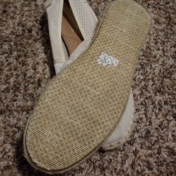 Tom's - Picture 2 of 3